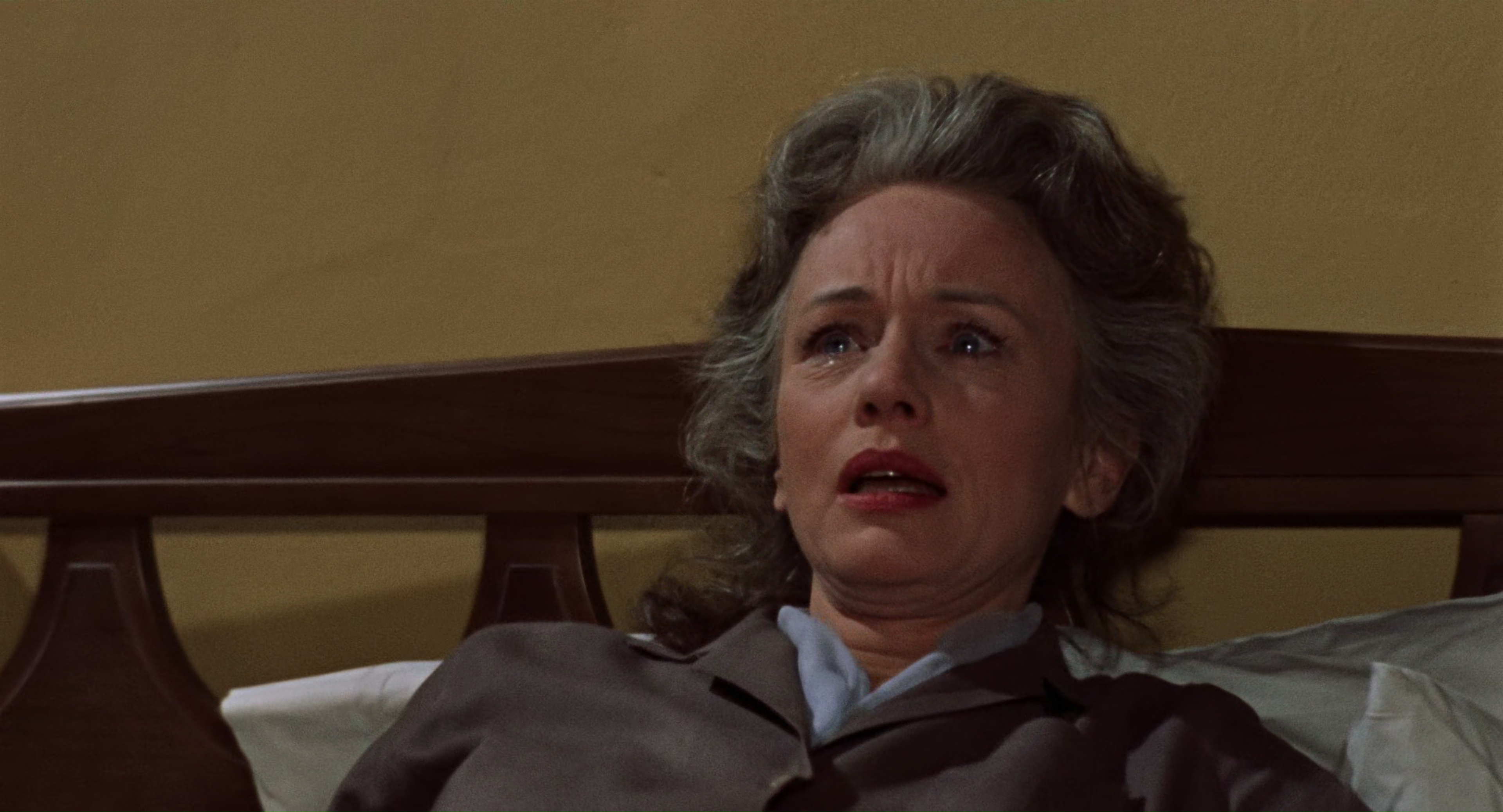 Jessica Tandy como Lydia Brenner en 'Los pájaros' (1963, Alfred Hitchcock)