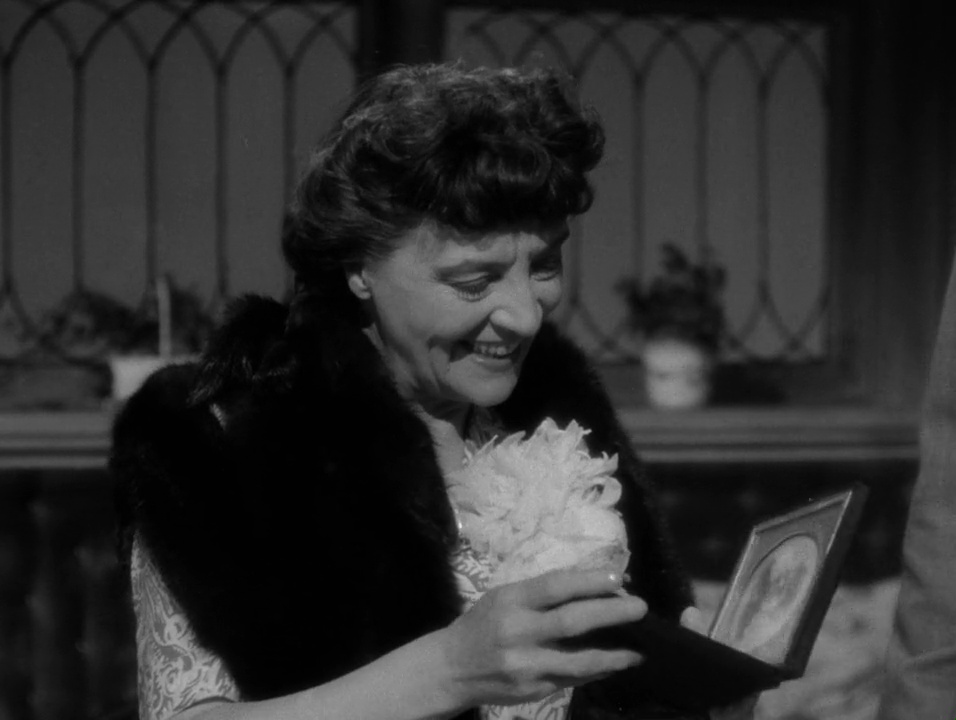 Patricia Collinge como Emma Newton en 'La sombra de una duda' (1943, Alfred Hitchcock)