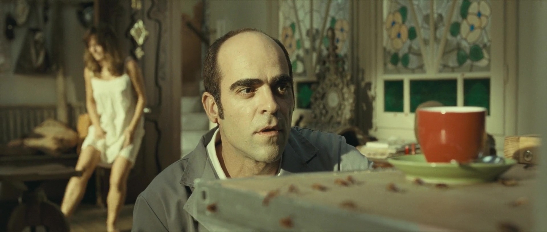 Luis Tosar como César y Marta Etura como Clara en 'Mientras duermes' (2011, Jaume Balagueró)