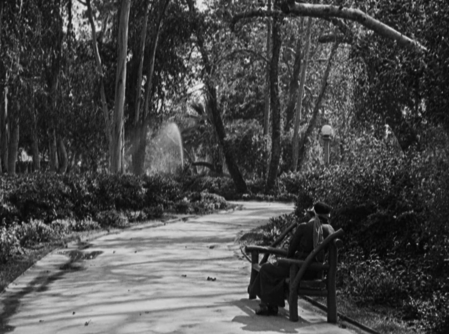 Edna Purviance como la mujer en 'The Kid' (1921, Charles Chaplin)